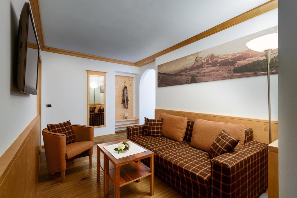 Residence Sovara Santa Cristina Val Gardena Ruang foto